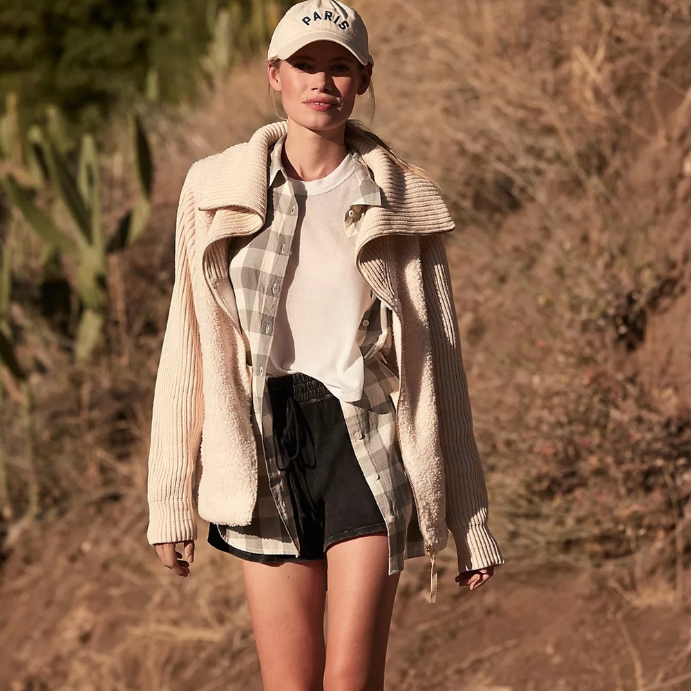 Varley Ardley Zip Through Jacket in sand shell size M